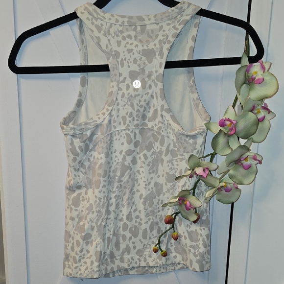 Lululemon Athletica Cream Leopard Print Tank Top - Picture 2 of 3